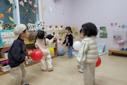 색깔종이 보물찾기&색깔풍선탐색&색깔판다리건너기&무지개 물감
