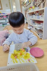 11월5주(실내놀이-색깔보자기기차놀이,모양따라그려보기,트리꾸며보기)