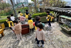 4월1주(실외놀이-분홍꽃 찾아보기,소꿉놀이)