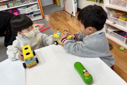 3월3주) 노란버스 만들고 놀이하기, 색깔모양 징검다리 건너기