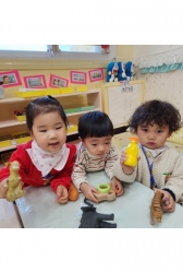 3월1,2주) 놀잇감 탐색후 좋아하는 놀잇감 찾아 놀이하기