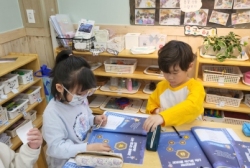 4월5주:발표력 스타공연후 워크북 활동 친구들에게 서로 별스티커 받기