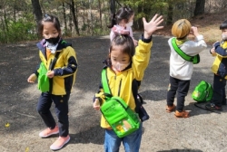 4월1주숲놀이:개나리꽃날려보기와 봄꽃찾아보기