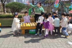 3월 1주,2주 (실외활동 - 놀이터 탐색하기, 좋아하는 놀이기구 타며 놀이하기, 모래놀이