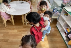 3월 3주 실내놀이 (자연의 무늬로 옷 꾸미기, <동심>친구에게 자연스럽게 다가가는 방법,
