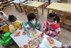 12월1주놀이활동:스스로 흙놀이 화병만들기,실와놀이숲놀이터