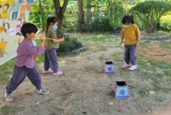 추석민속놀이투호놀이,딱지치기,반호돌리기,송편빗기,강강수월래와 줄다리기등다양한 민속놀이