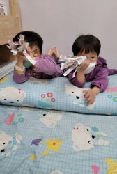 선생님이랑 함께 놀이해요
