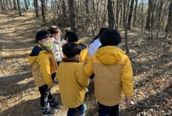 12월1주 (숲활동-숲에서 다양한 색깔 찾기)