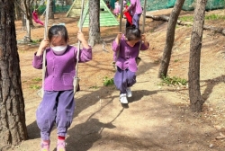 4월2주 (숲체험 및 산책-숲 놀이터, 어린이집 주변 산책, 숲 체험, 숲에서 초록색 찾아