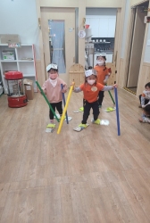 크리스마스행사-스노우볼만들기+스키게임