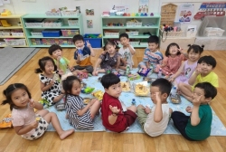 행사-흙놀이(지점토로 송편빚기+낙엽물감놀이+과자파티)