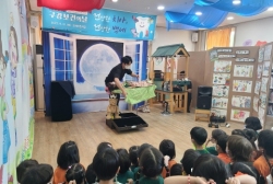 6월4주 바깥놀이(달팽이관찰,접시꽃놀이)+구강교육마술공연