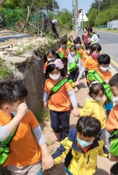 4월3주 새싹반,햇살반 동생들과 함께 숲에 다녀왔어요