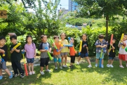 7월2주실외놀이:빙울토마토수세어보기 꼬지만들기와 호기심놀이터 물놀이