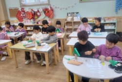 12월 3주 겨율놀이와 크리스마스트리만들기